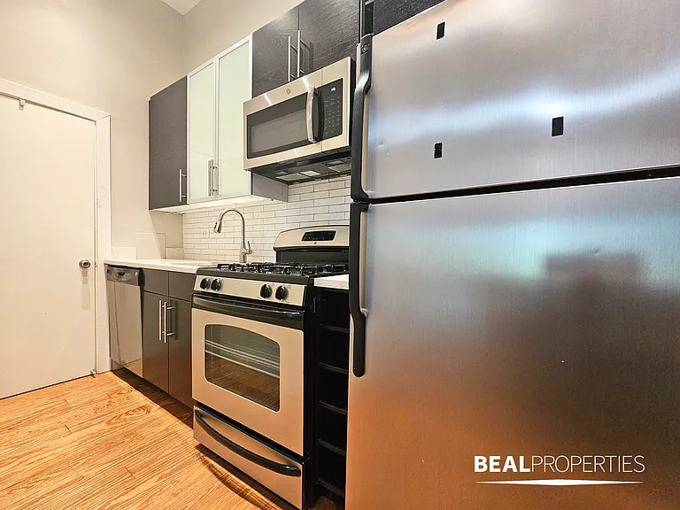 2200 N Clark St — Photo 38