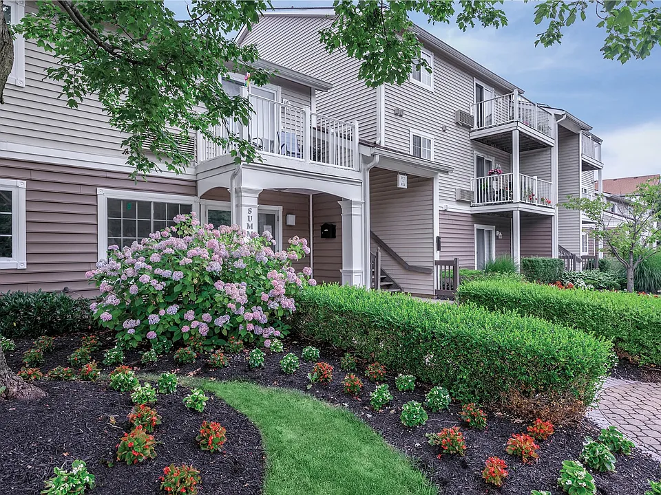Summit Apartments