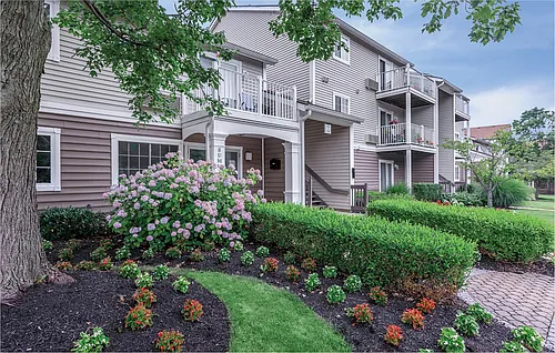 Summit Apartments Photo 1