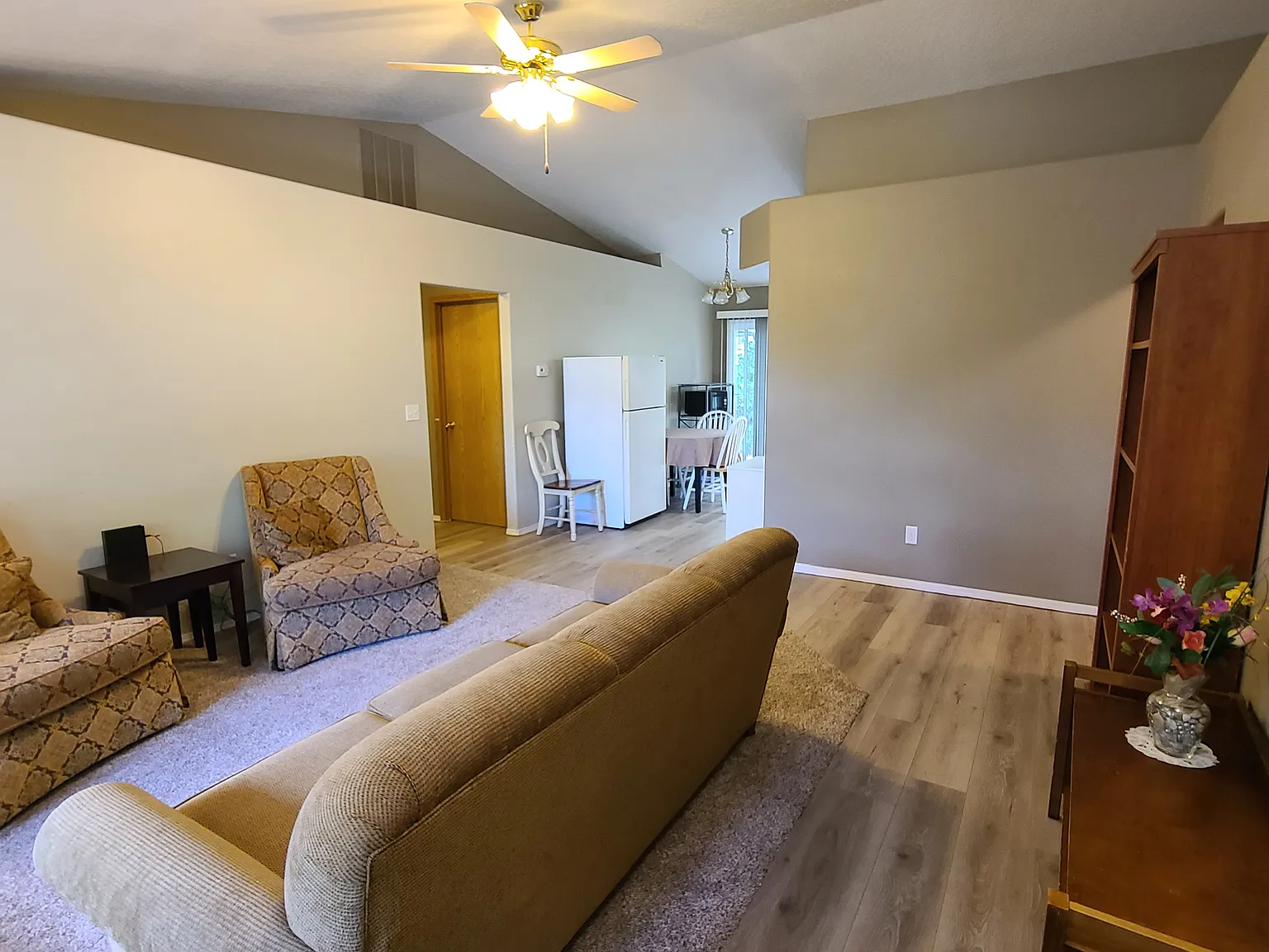 4 bed, 1400 sqft, $2,195 — Photo 2