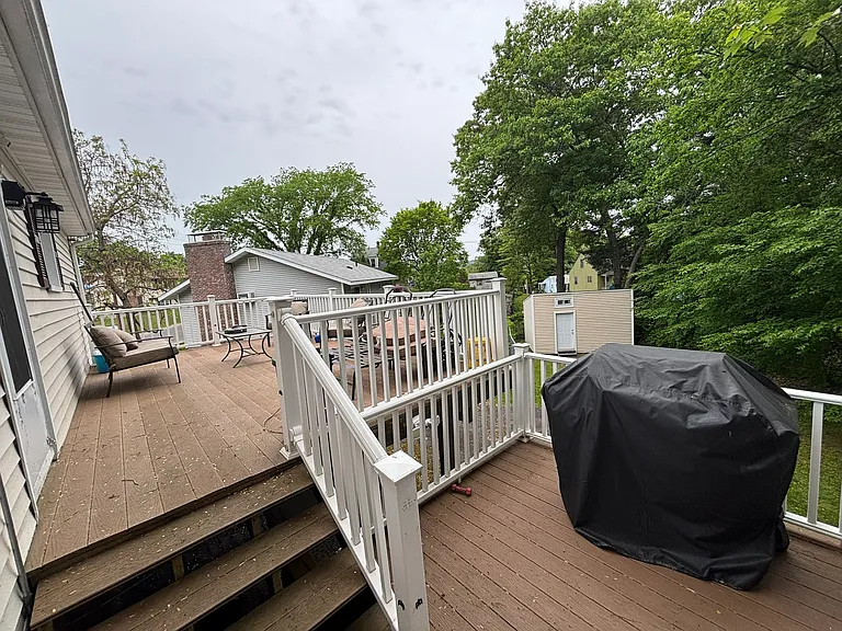 181 Hubbell Ave — Photo 4