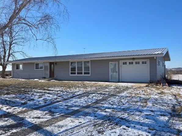 3452 Iowa Highway 21, Belle Plaine, IA 52208