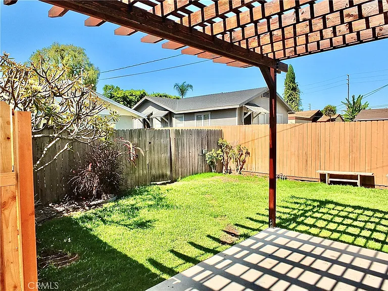 4036 E Vermont St — Photo 48