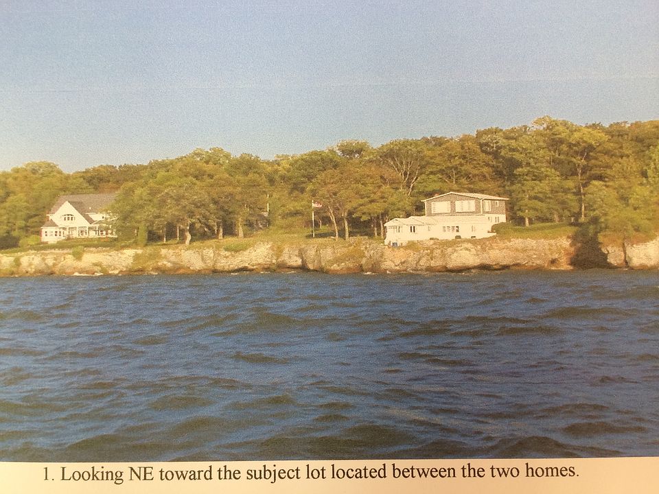 Lot between 2 houses