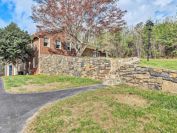 4th image of 1488 Henry Rd