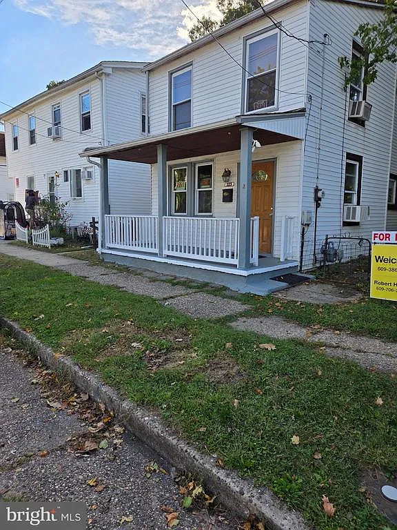 3 bed, 1.0 bath, 1162 sqft, $2,500 — Photo 1