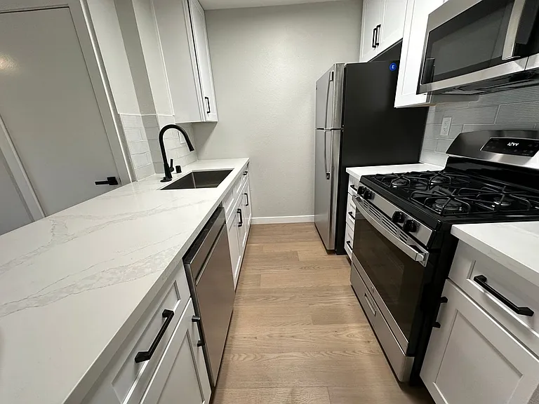 1400 Venice Blvd.- Modern Living in the Heart of Venice Renovated 2 Bedroom Units — Photo 34