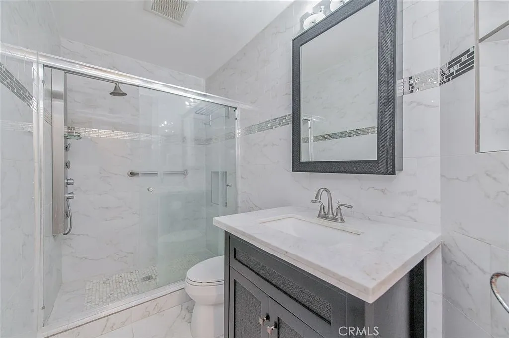 3 bed, 2.5 bath, 1285 sqft, $4,200 — Photo 4