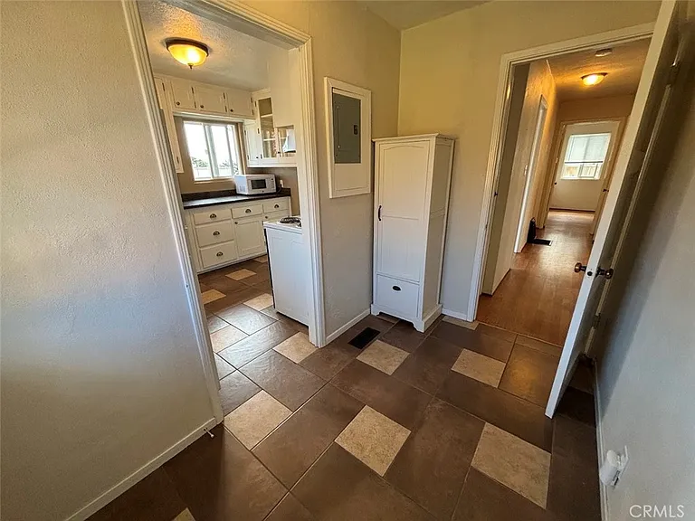 265 Chatham Ln — Photo 7