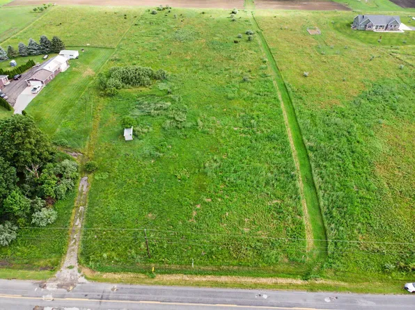Miller St, Buchanan, MI 49107