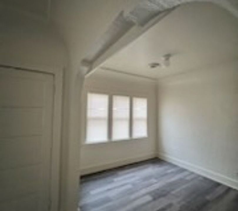 Building Photo 4