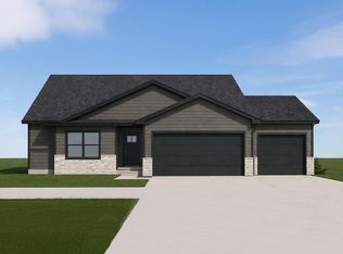 213 Riverbend Rd, Waverly, IA