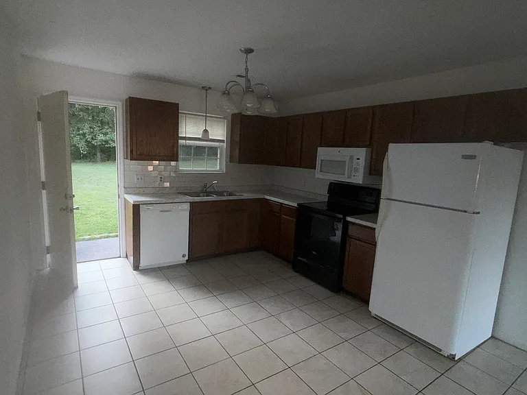 5025 Bess Moore Rd #B — Photo 8