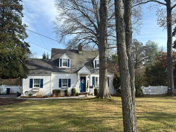 172 W Neck Rd, Huntington, NY 11743