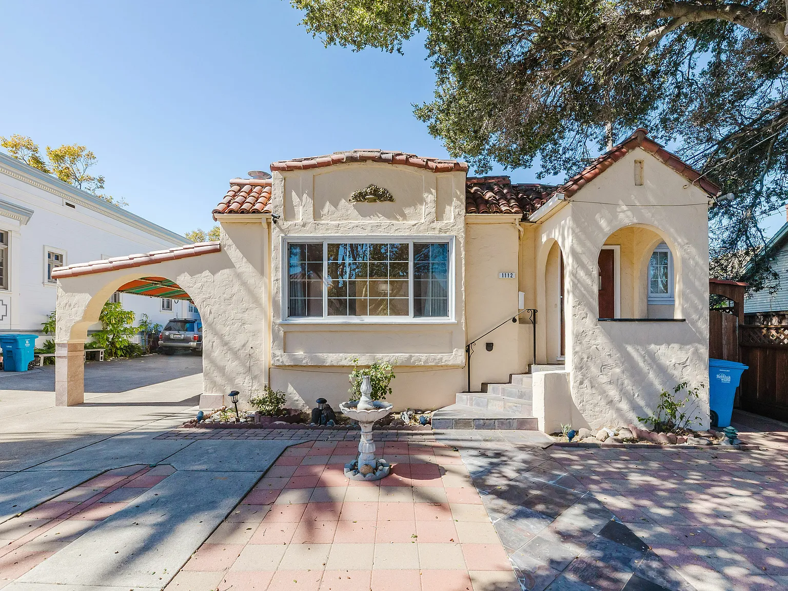 3 bed, 1.5 bath, 1300 sqft, $6,000 — Photo 2