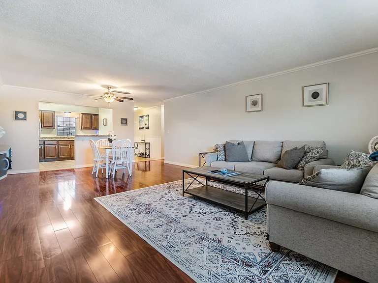 701 Poinsettia Rd #306 — Photo 9