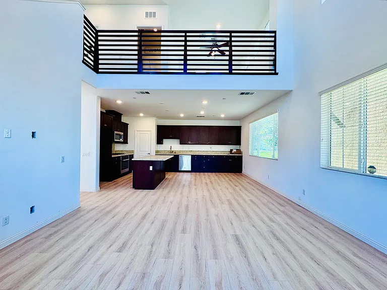8729 Roving Pl — Photo 3
