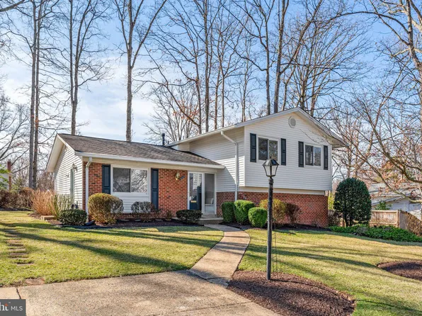8317 McNeil St, Vienna, VA 22180
