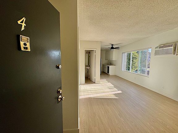3rd image of 3359 Mentone Ave APT 4