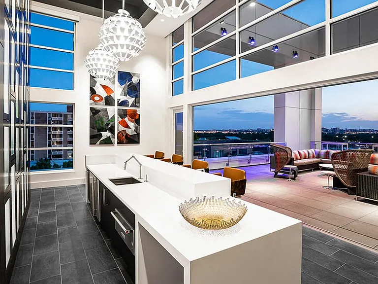 Modern on M — Photo 9