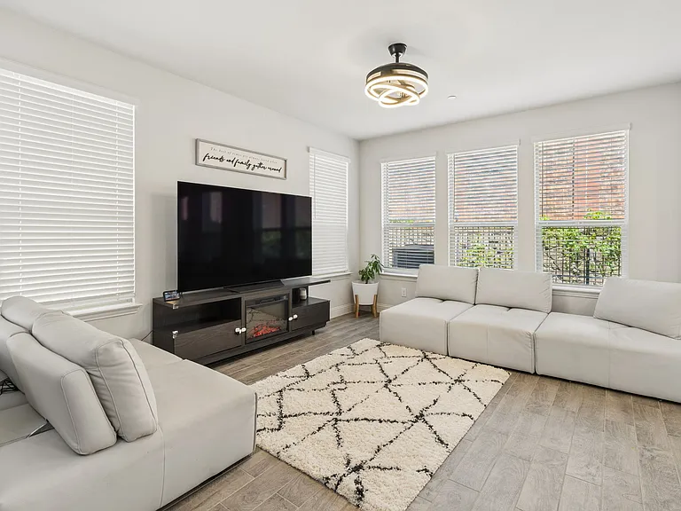 201 Tortugas Dr — Photo 7