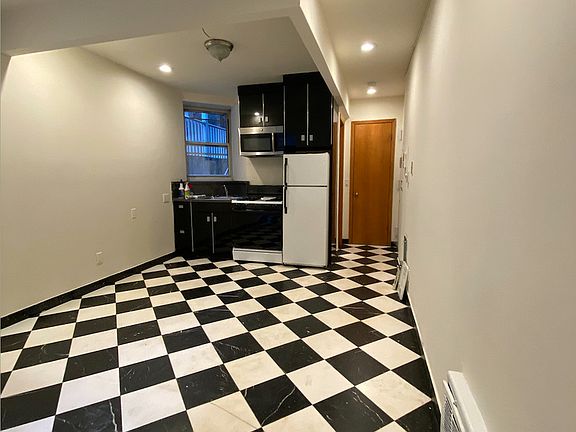 4th image of 231 E 50th St #1A********