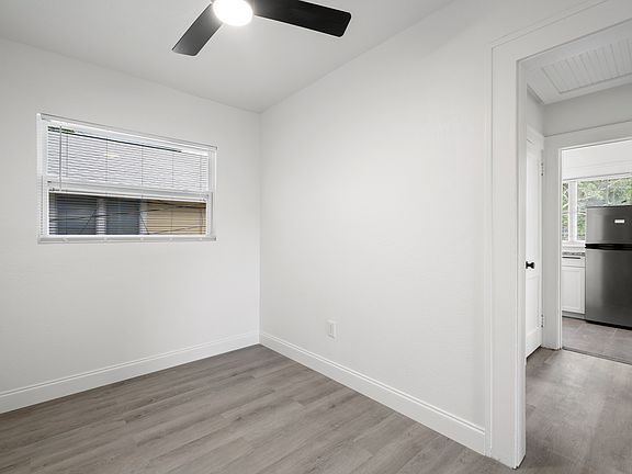 4th image of 919 1/2 16th Ave N #3