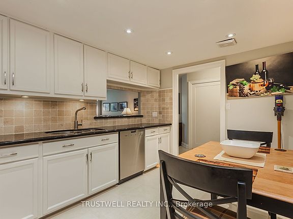 4th image of 5444 Yonge St #206
