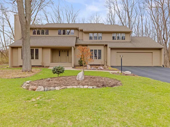 10008 Pamela Dr, Roscoe, IL 61073