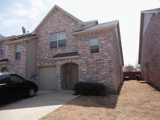3 bed, 1472 sqft, $2,200 — Photo 1