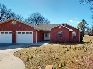 424 E Sycamore St, Nevada, MO 64772