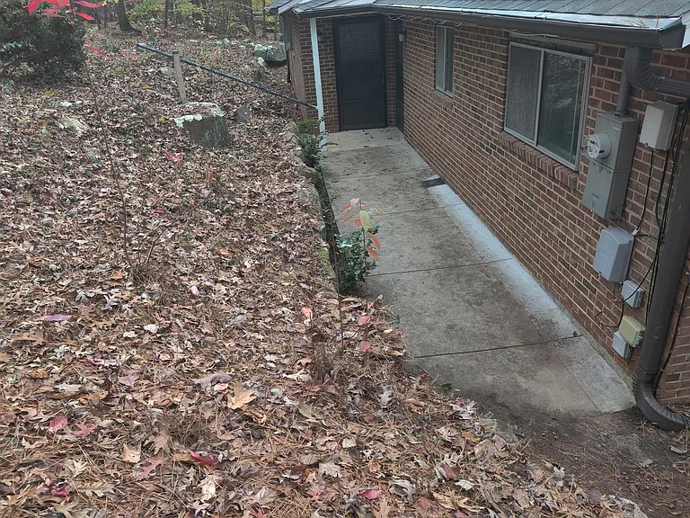 1625 Smith Level Rd — Photo 13