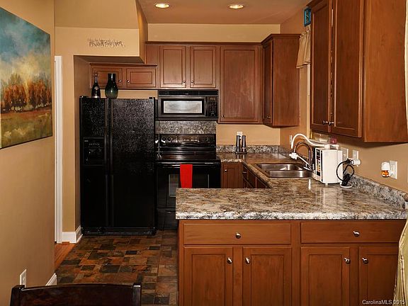 4th image of 21325 Pine St #124