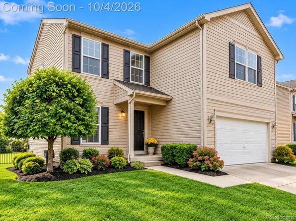 8601 Kalamazoo River Dr, Fowlerville, MI 48836