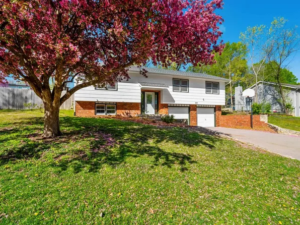 240 Robin Hood Dr, Junction City, KS 66441