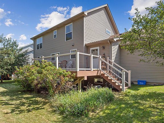 3rd image of 659 Yorkshire Dr