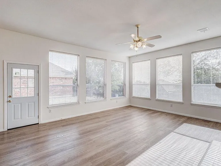 857 Dalmalley Ln — Photo 9