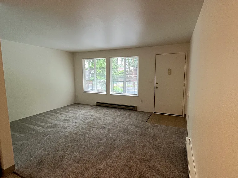 5647 SE 72nd Ave — Photo 2