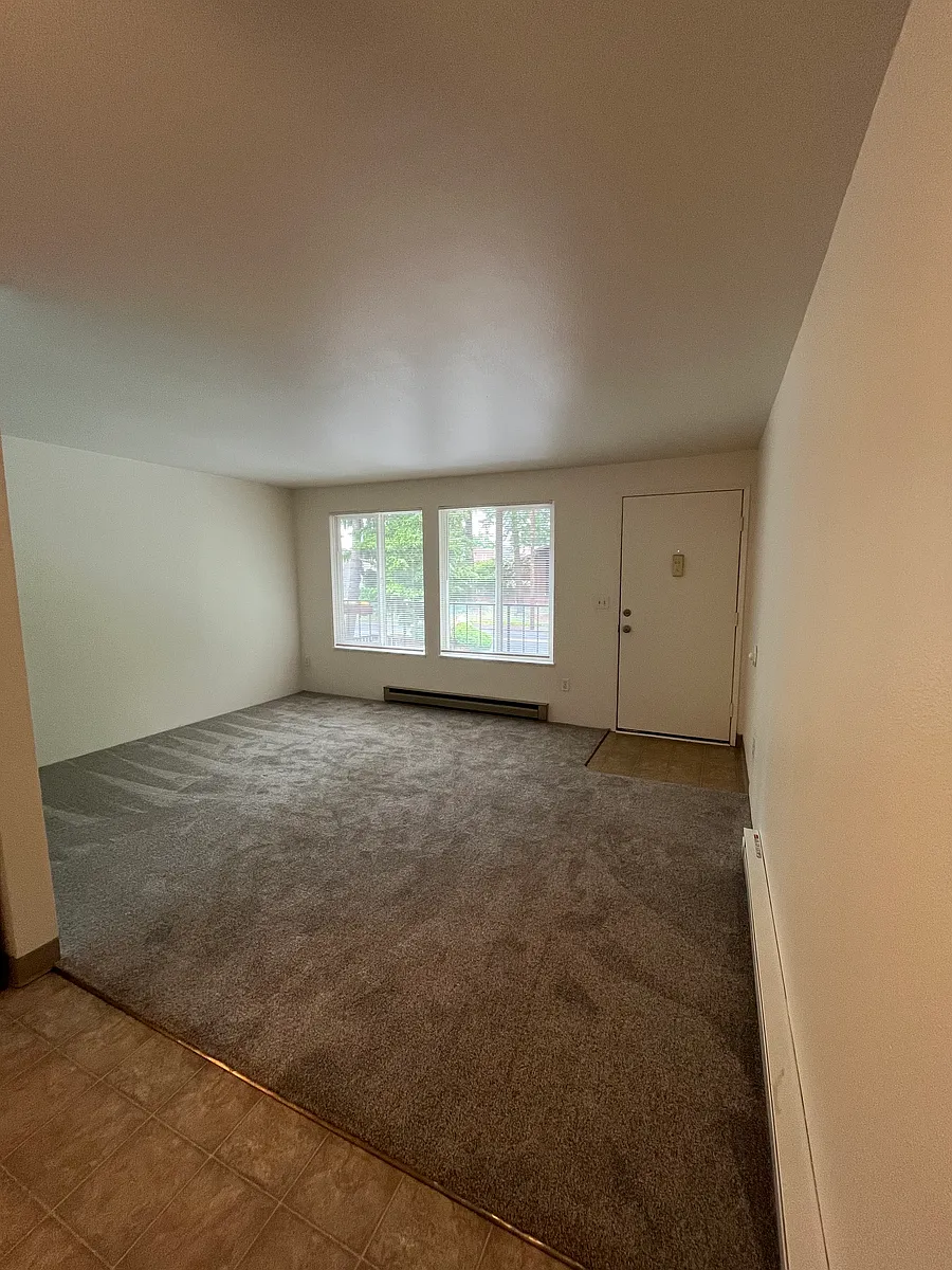 Building Photo - 5647 SE 72nd Ave
