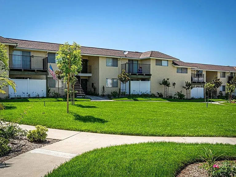 ROLLING HILLS MANOR APTS — Photo 6