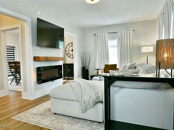 5th image of 209 Sheridan Ave