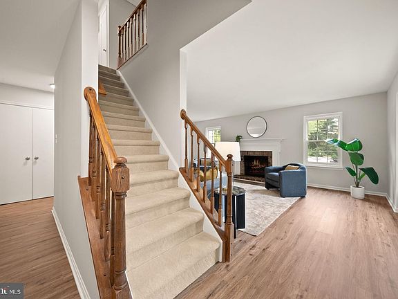 5th image of 8627 Pin Oak Dr