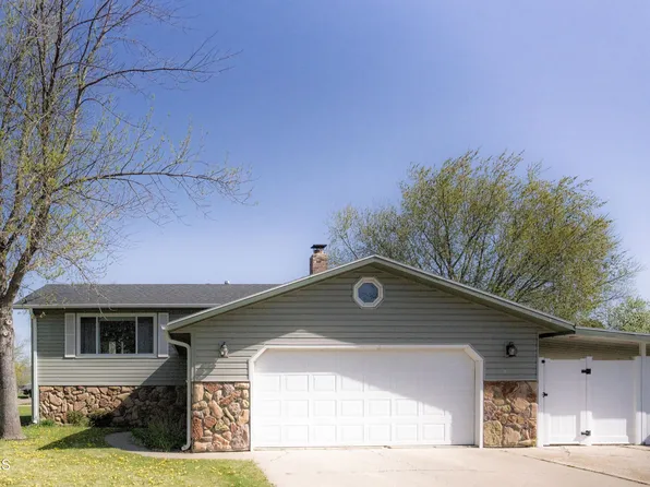 1807 4th St NE, Jamestown, ND 58401