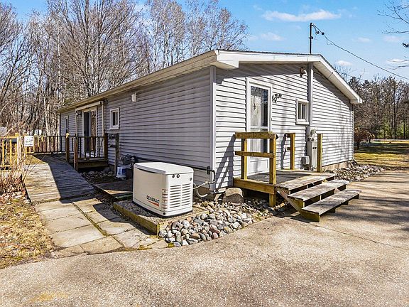 2nd image of 1811 N Eight Mile Rd