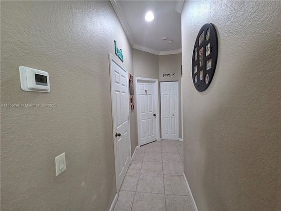 5th image of 1010 Daisy Ln