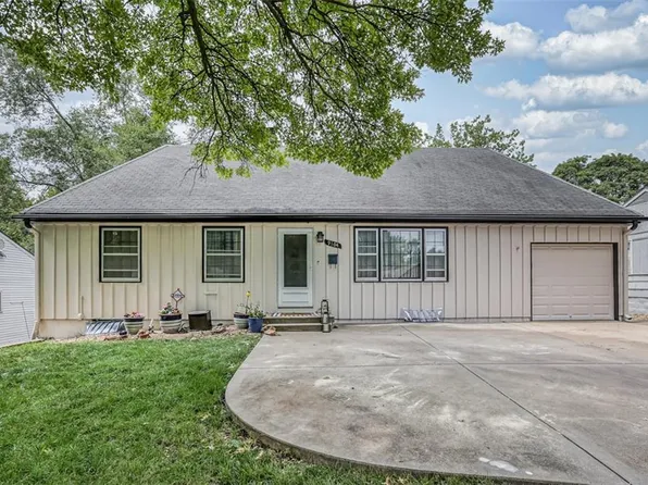 9104 Western Hills Dr, Kansas City, MO 64114