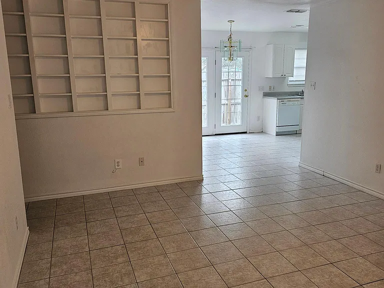 418 Knickerbocker St #9 — Photo 2