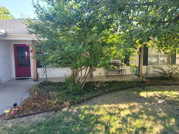 104 Broadmoor Dr, Fredericksburg, TX 78624