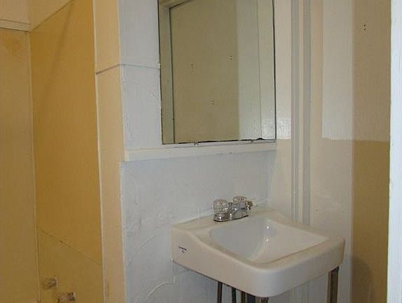 2nd image of 1276 W 112th St