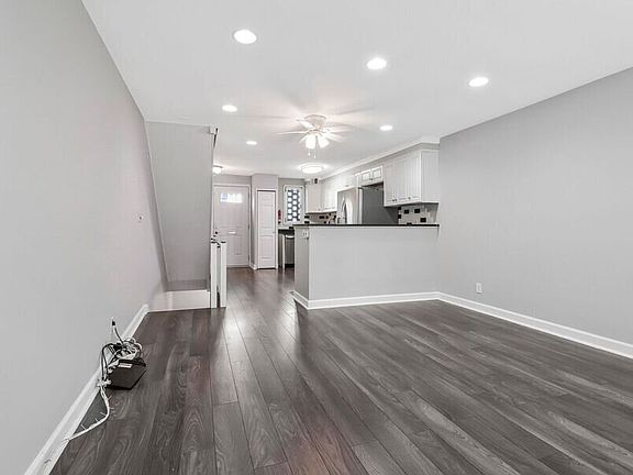 4th image of 604 3rd St SW